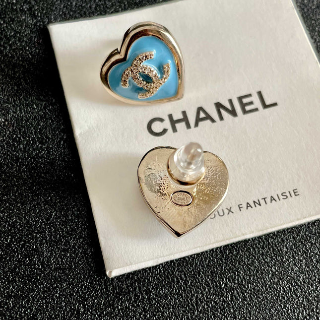 CHANEL 26S DOUBLE C LOGO BLUE HEART ENAMEL STUD EARRINGS IN GOLD METAL 629986