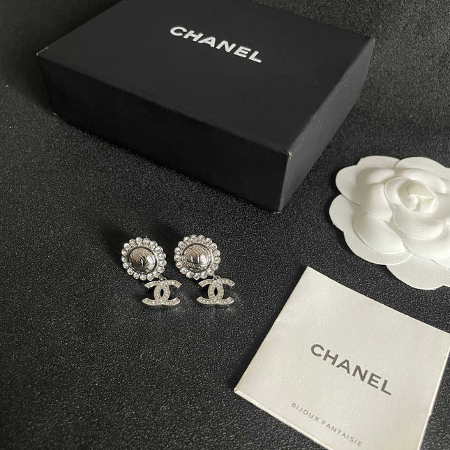 CHANEL 26S DOUBLE C LOGO CRYSTAL HALO DROP EARRINGS IN SILVER METAL 629987