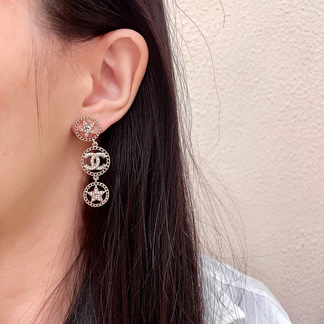 CHANEL 26S DOUBLE C LOGO CRYSTAL STAR DROP DANGLE EARRINGS IN GOLD METAL 629988