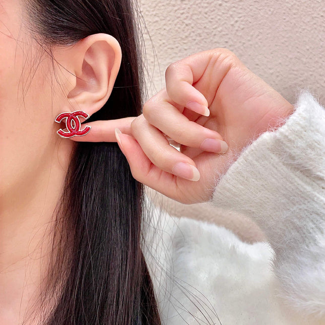 CHANEL 26S DOUBLE C LOGO RED ENAMEL STUD EARRINGS IN GOLD METAL 629991