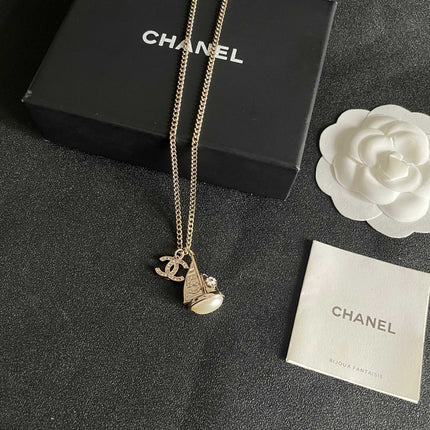 CHANEL 26S DOUBLE C LOGO SAILBOAT PENDANT NECKLACE WITH PEARL IN GOLD METAL 630060