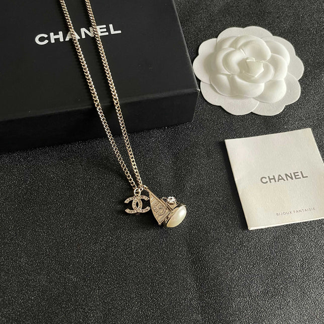 CHANEL 26S DOUBLE C LOGO SAILBOAT PENDANT NECKLACE WITH PEARL IN GOLD METAL 630060