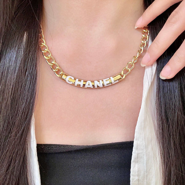 CHANEL 26S CHANEL LETTER LOGO CHAIN NECKLACE IN GOLD METAL WITH CC CHARM 630063