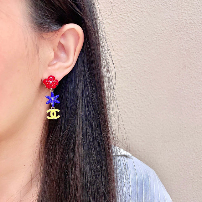 CHANEL 26S DOUBLE C LOGO MULTICOLOR FLORAL & STAR DROP EARRINGS IN GOLD METAL 630065