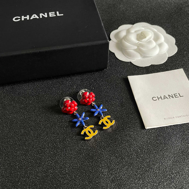 CHANEL 26S DOUBLE C LOGO MULTICOLOR FLORAL & STAR DROP EARRINGS IN GOLD METAL 630065