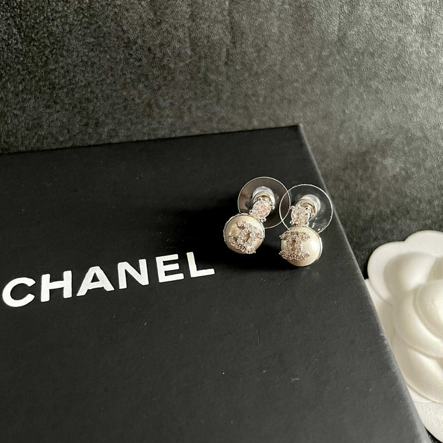 CHANEL 26S DOUBLE C ICON CRYSTAL STUD EARRINGS WITH PAVE LOGO DISC IN SILVER METAL 630076