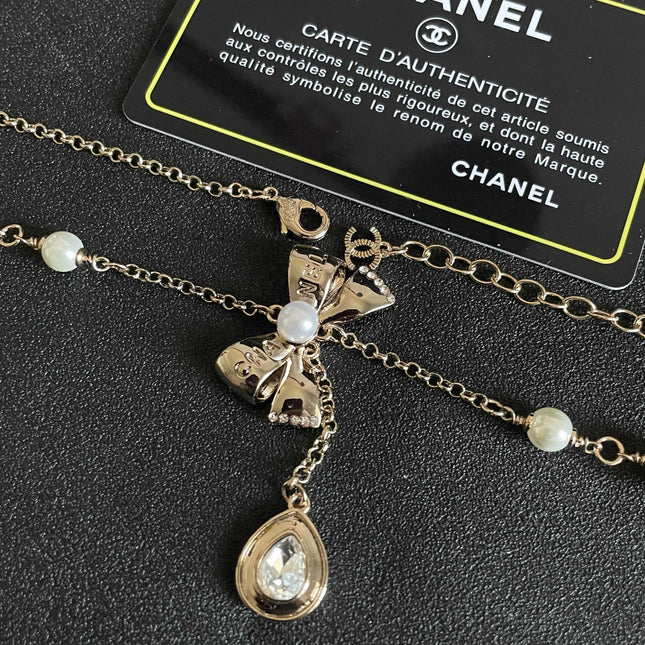 CHANEL 26S DOUBLE C LOGO PEARL LAYERED CHAIN BOW & CRYSTAL DROP NECKLACE IN GOLD METAL 629883