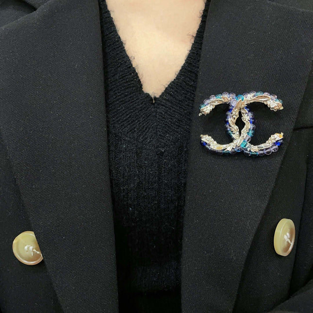CHANEL 26S DOUBLE C LOGO MULTICOLOR BEADED & STARFISH DETAIL BROOCH IN GOLD METAL 629908