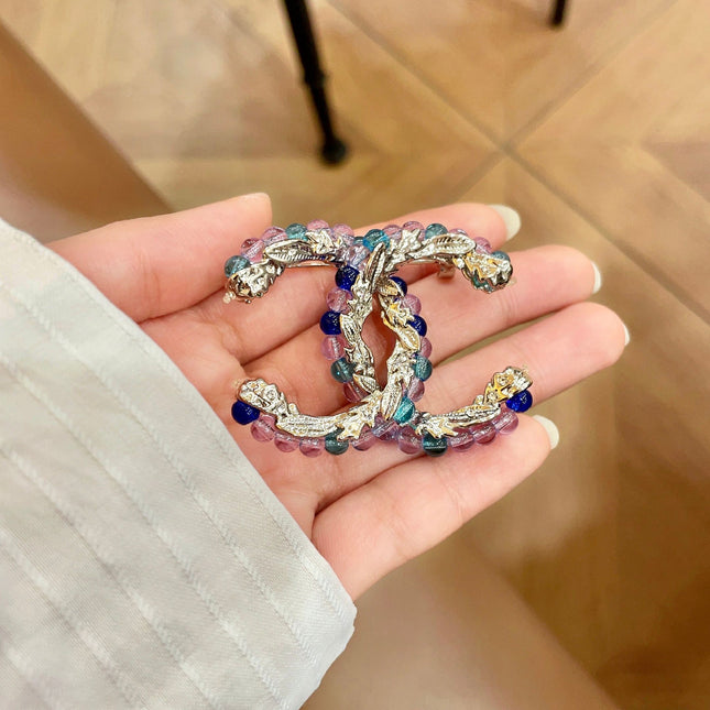 CHANEL 26S DOUBLE C LOGO MULTICOLOR BEADED & STARFISH DETAIL BROOCH IN GOLD METAL 629908