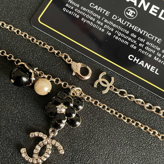 CHANEL 26S DOUBLE C LOGO BLACK FLOWER & PEARL CHARM PENDANT NECKLACE WITH CRYSTAL DETAIL IN GOLD METAL 631012