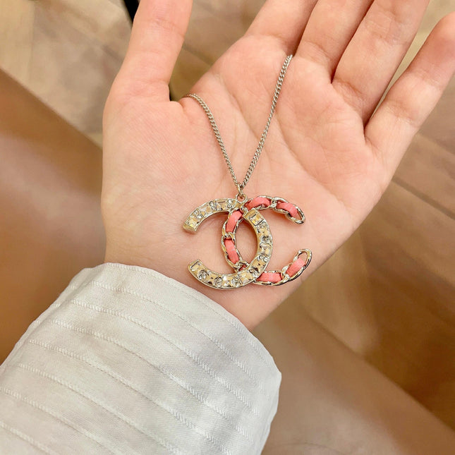 CHANEL 26S DOUBLE C LOGO CRYSTAL & PINK ENAMEL CHAIN PENDANT NECKLACE IN GOLD METAL 631018