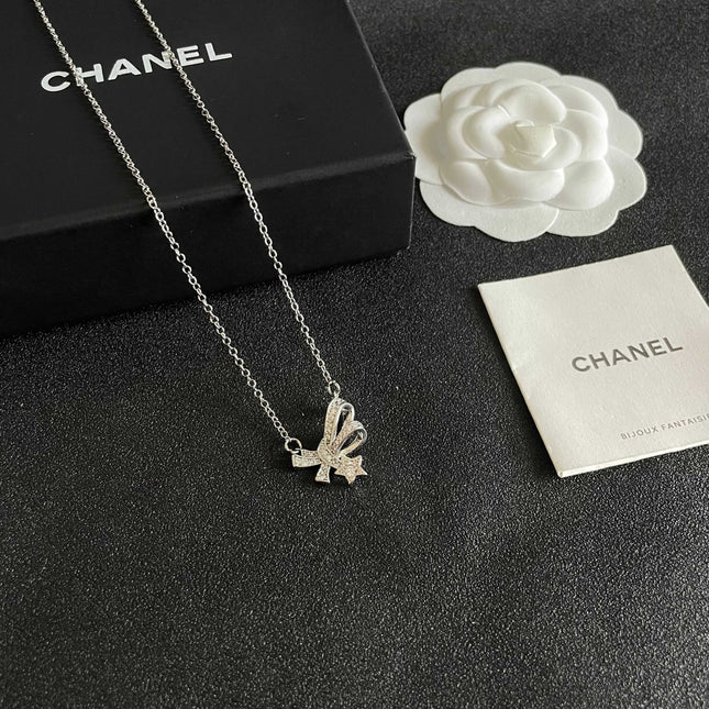 CHANEL 26S DOUBLE C LOGO CRYSTAL BOW & STAR PENDANT NECKLACE IN SILVER METAL 631019