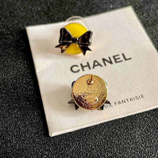 CHANEL 26S DOUBLE C LOGO BLACK BOW YELLOW ENAMEL ROUND STUD EARRINGS IN GOLD METAL 631024