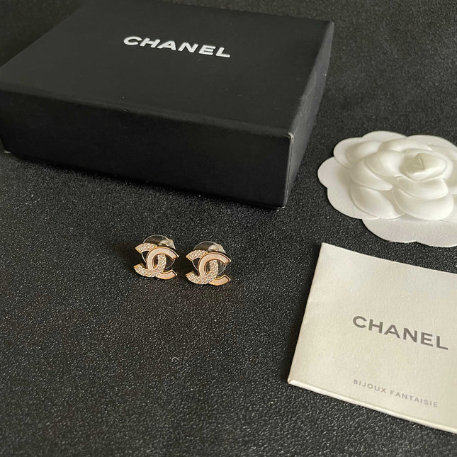 CHANEL 26S DOUBLE C LOGO IVORY ENAMEL & CRYSTAL ROUND STUD EARRINGS IN GOLD METAL 631029