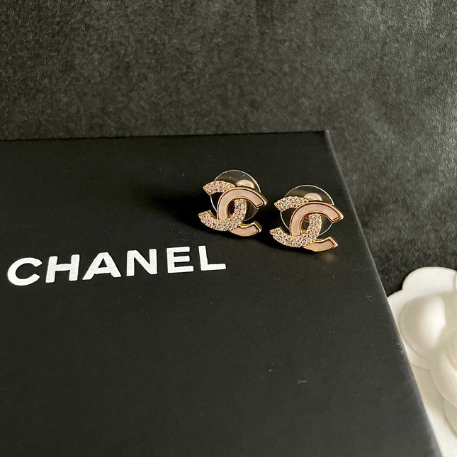CHANEL 26S DOUBLE C LOGO IVORY ENAMEL & CRYSTAL ROUND STUD EARRINGS IN GOLD METAL 631029