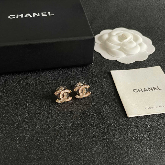 CHANEL 26S DOUBLE C LOGO IVORY ENAMEL & CRYSTAL ROUND STUD EARRINGS IN GOLD METAL 631029