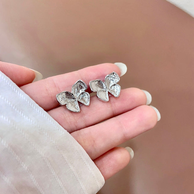 CHANEL 26S FOUR PETAL FLOWER STUD EARRINGS IN SILVER METAL 631032
