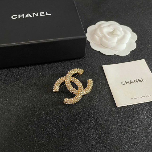 CHANEL 26S DOUBLE C LOGO PAVE CRYSTAL BROOCH IN GOLD METAL 631041