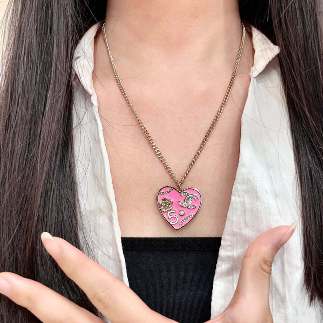 CHANEL 26S DOUBLE C LOGO PINK ENAMEL HEART CHARM NECKLACE WITH NO.5 DETAIL IN GOLD METAL 630795