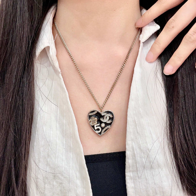 CHANEL 26S DOUBLE C LOGO HEART CHARM NECKLACE WITH NO.5 & FLORAL DETAIL IN GOLD METAL 630796