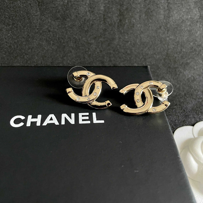 CHANEL 26S DOUBLE C LOGO CRYSTAL STUD EARRINGS IN GOLD METAL 631903