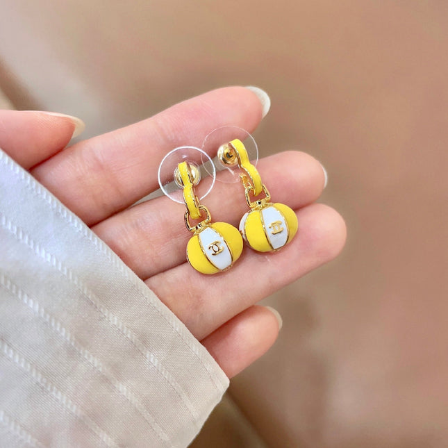 CHANEL 26S DOUBLE C LOGO BALL DROP EARRINGS IN YELLOW AND WHITE ENAMEL WITH GOLD METAL 631904