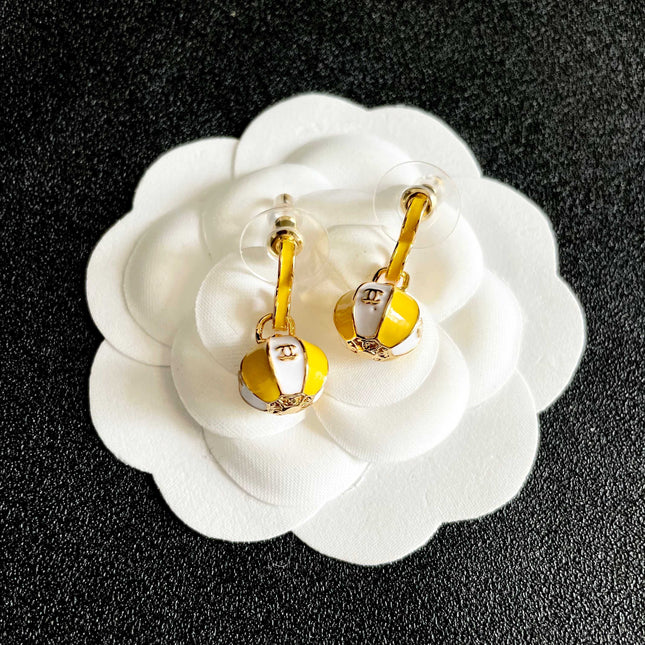 CHANEL 26S DOUBLE C LOGO BALL DROP EARRINGS IN YELLOW AND WHITE ENAMEL WITH GOLD METAL 631904
