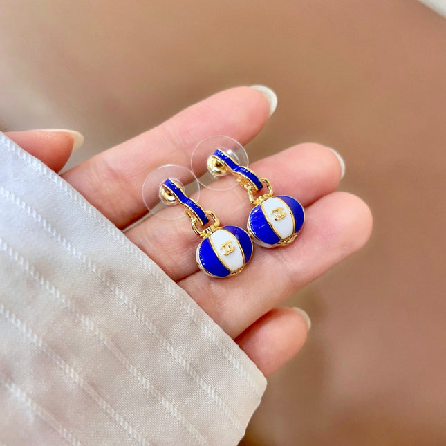 CHANEL 26S DOUBLE C LOGO BALL DROP EARRINGS IN BLUE AND WHITE ENAMEL WITH GOLD METAL 631905