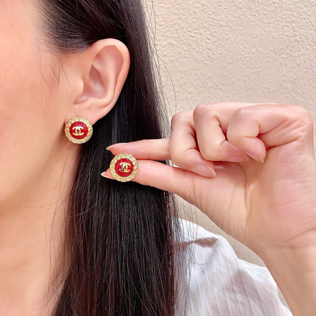 CHANEL 26S DOUBLE C LOGO ROUND STUD EARRINGS IN RED ENAMEL WITH GOLD CHAIN DETAIL 631909