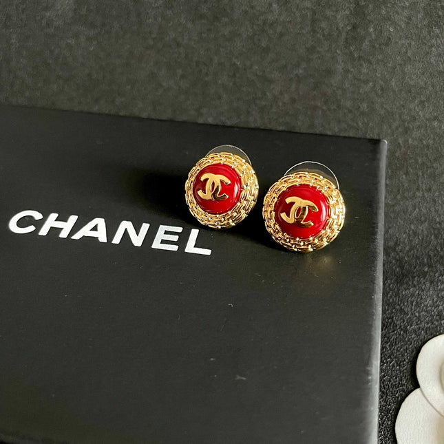 CHANEL 26S DOUBLE C LOGO ROUND STUD EARRINGS IN RED ENAMEL WITH GOLD CHAIN DETAIL 631909