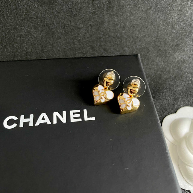 CHANEL 26S DOUBLE C HEART DROP EARRINGS WITH WHITE ENAMEL FLORAL DETAIL IN GOLD METAL 631910