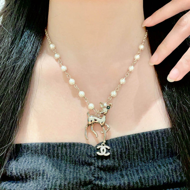 CHANEL 26S DOUBLE C LOGO FAWN CHARM NECKLACE WITH PEARL CHAIN IN GOLD METAL 633292
