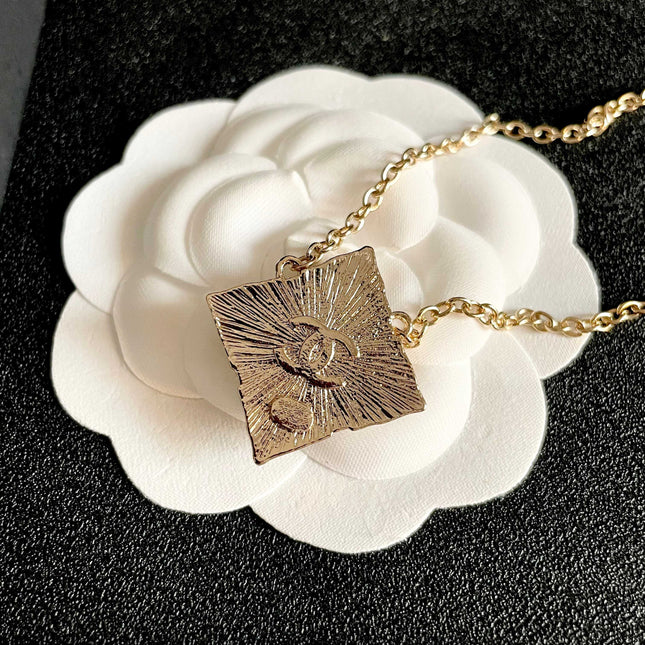 CHANEL 26S DOUBLE C LOGO AMBER CRYSTAL SQUARE PENDANT NECKLACE IN GOLD METAL 633294