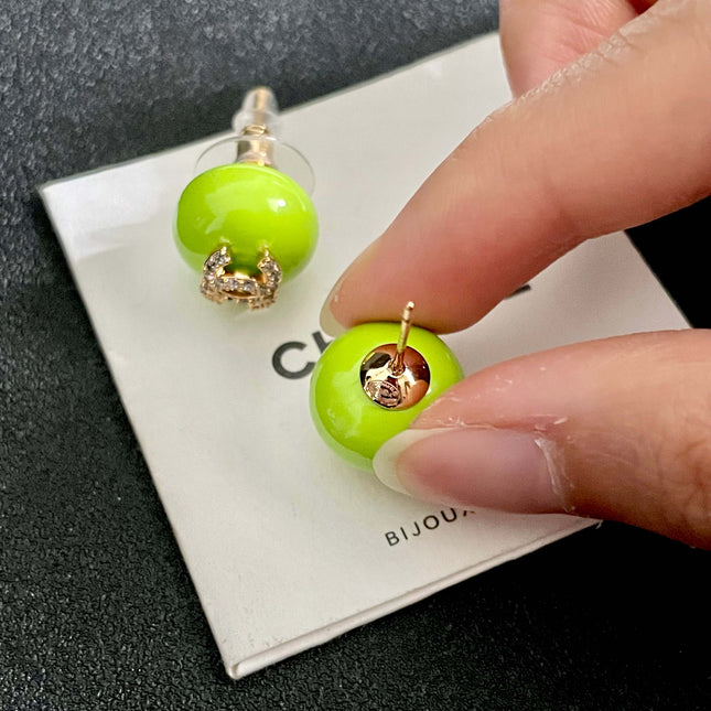 CHANEL 26S CHANEL CC LOGO PAVE CRYSTAL STUD EARRINGS IN NEON GREEN ENAMEL WITH GOLD METAL 633308