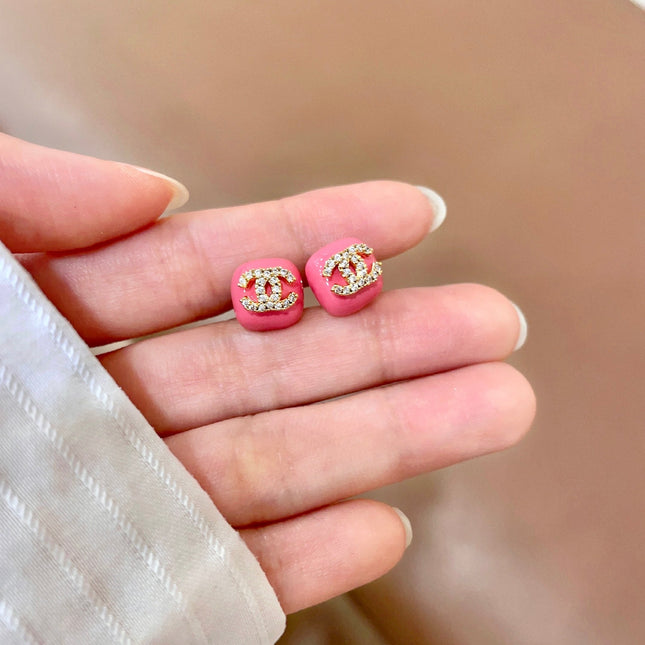 CHANEL 26S CHANEL CC LOGO PAVE CRYSTAL STUD EARRINGS IN RED ENAMEL WITH GOLD METAL 633310