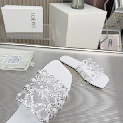 LOEWE 26S FLAT SANDALS IN WHITE CALFSKIN WITH CRYSTALS