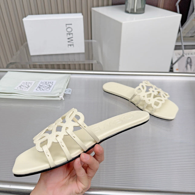 LOEWE 26S FLAT SANDALS IN CREAM WHITE CALFSKIN WITH CRYSTALS