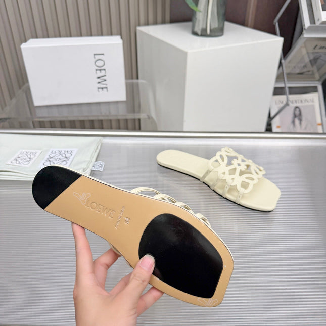 LOEWE 26S FLAT SANDALS IN CREAM WHITE CALFSKIN WITH CRYSTALS
