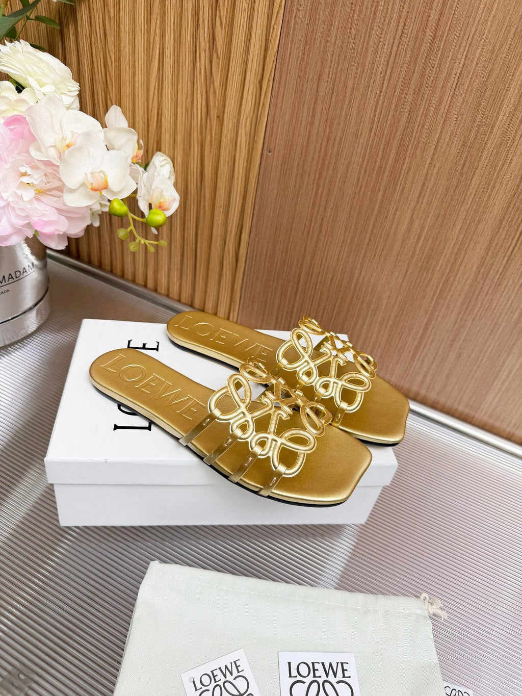 LOEWE 26S PETAL ANAGRAM SLIDE IN GOLD SOFT CALFSKIN
