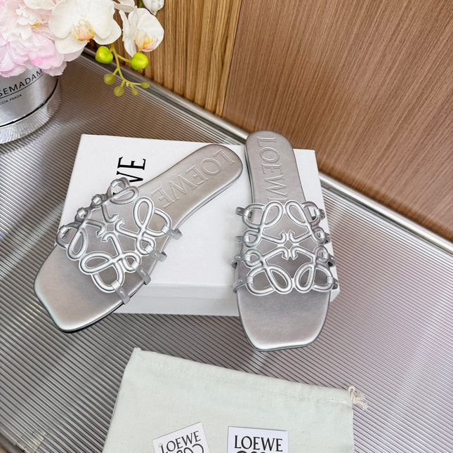 LOEWE 26S PETAL ANAGRAM SLIDE IN SILVER SOFT CALFSKIN