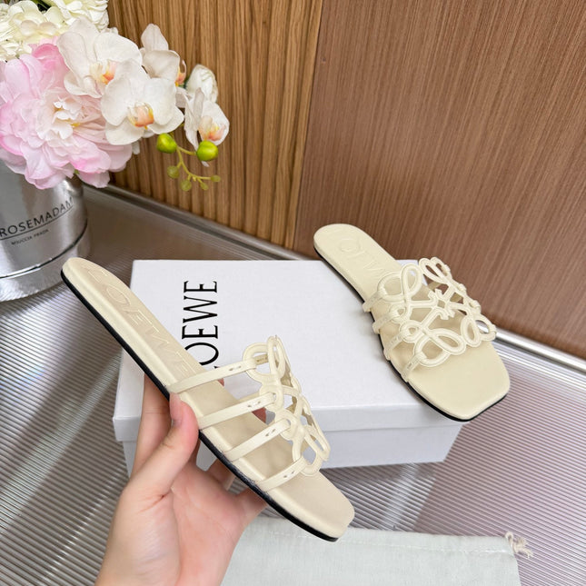 LOEWE 26S PETAL ANAGRAM SLIDE IN CREAM WHITE SOFT CALFSKIN