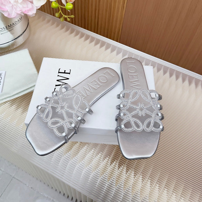 LOEWE 26S FLAT SANDALS IN SILVER CALFSKIN WITH CRYSTALS