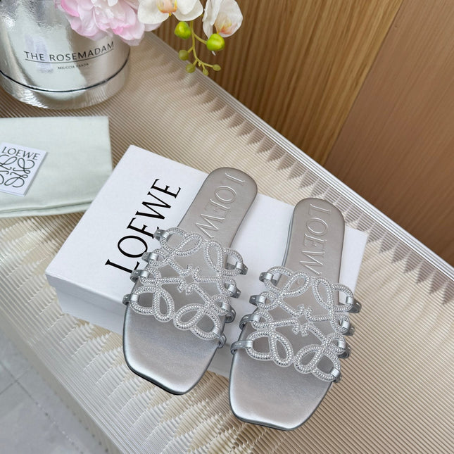 LOEWE 26S FLAT SANDALS IN SILVER CALFSKIN WITH CRYSTALS