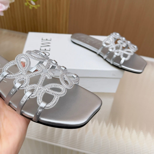 LOEWE 26S FLAT SANDALS IN SILVER CALFSKIN WITH CRYSTALS