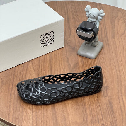 LOEWE 26S ANAGRAM CUT OUT BALLET FLATS IN BLACK CALFSKIN
