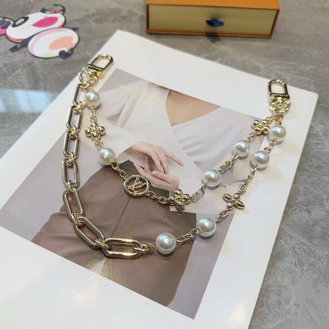 GOLD-TONE BAG CHAIN WITH PEARL DETAILS AND A LOGO CHARM