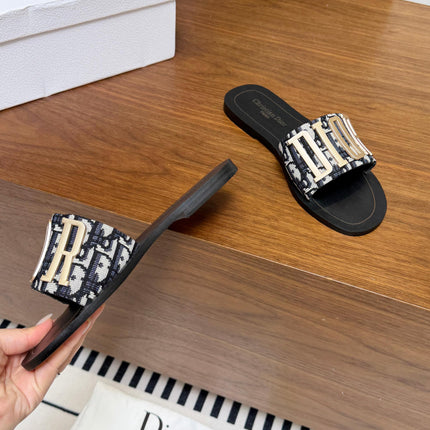 DIOR 26S D-WAY SLIDE IN BLACK DIOR OBLIQUE EMBROIDERED COTTON WITH GOLD HARDWARE