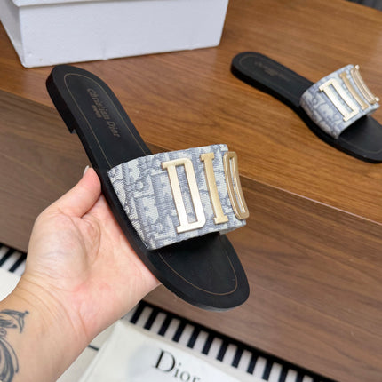 DIOR 26S D-WAY SLIDE IN LIGHT GREY DIOR OBLIQUE EMBROIDERED COTTON WITH GOLD HARDWARE