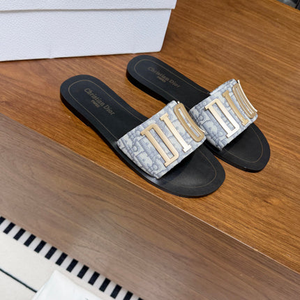 DIOR 26S D-WAY SLIDE IN LIGHT GREY DIOR OBLIQUE EMBROIDERED COTTON WITH GOLD HARDWARE