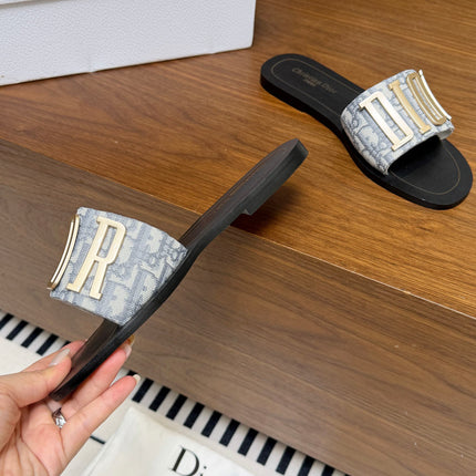 DIOR 26S D-WAY SLIDE IN LIGHT GREY DIOR OBLIQUE EMBROIDERED COTTON WITH GOLD HARDWARE